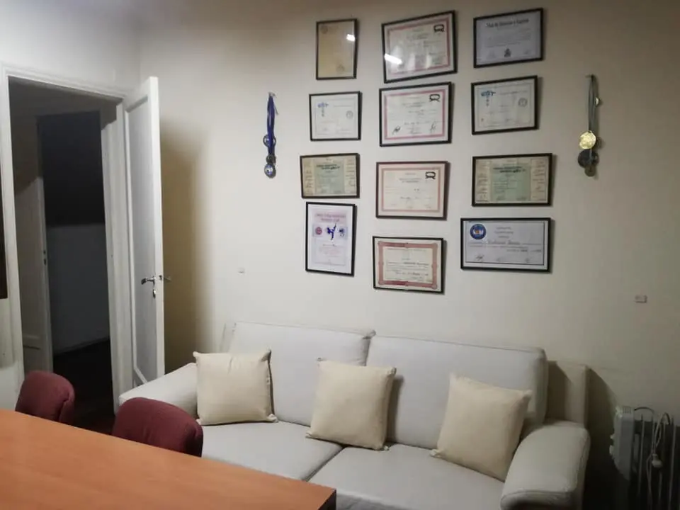 Estudios y certificaciones